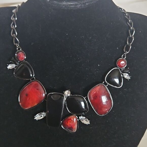 Elegant Burgundy and Black Statement Necklace - Picture 8 of 16